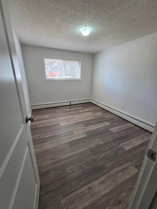 2 Bedroom Apartment In Highland Green RENOVATED UNIT!! - Photo 16