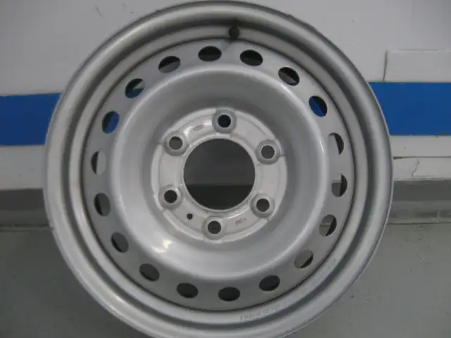 4  roues d'acier 16 pouces Ford