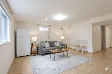 Walkout basement 2Bed 1 Den apartment for rent in Richmond Hill - Photo 2