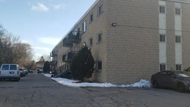 Woodstock - 1 bedroom - Great location! Avail. now - Photo 2