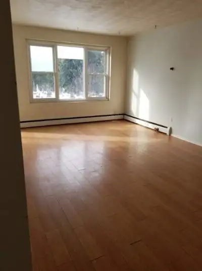 Woodstock - 1 bedroom - Great location! Avail. now - Photo 3