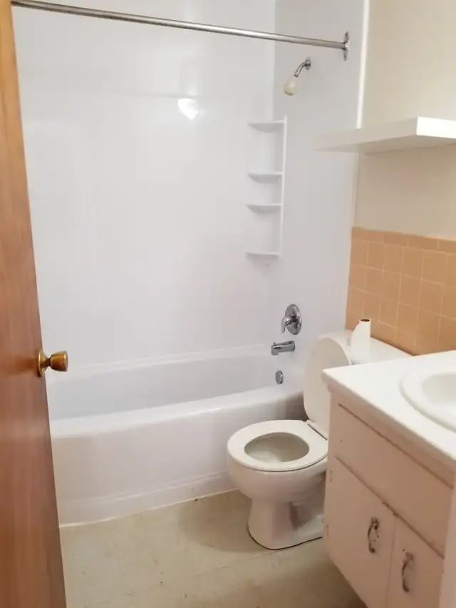 Woodstock - 1 bedroom - Great location! Avail. now - Photo 7