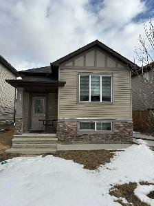 Beautiful 3 Bed/2 Bath Bi-Level Home for Rent in Saddleridge