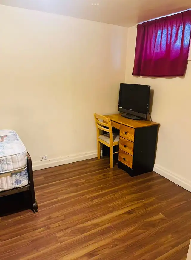 Room for rent in Crescent Heights NW