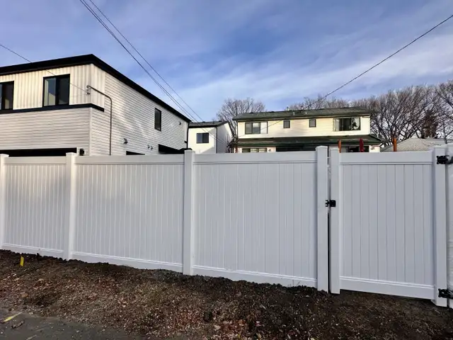 Premium Vinyl Fence - Photo 6