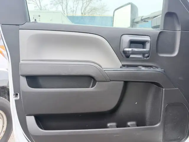 2017 Chevrolet Silverado 3500HD - Photo 18