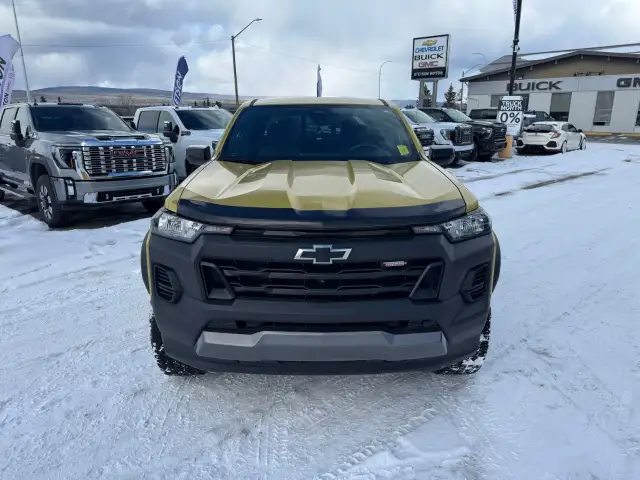 2024 Chevrolet Colorado - Photo 2
