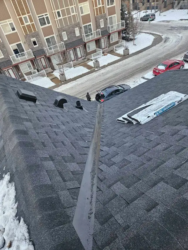 Roofer/sider available - Photo 2