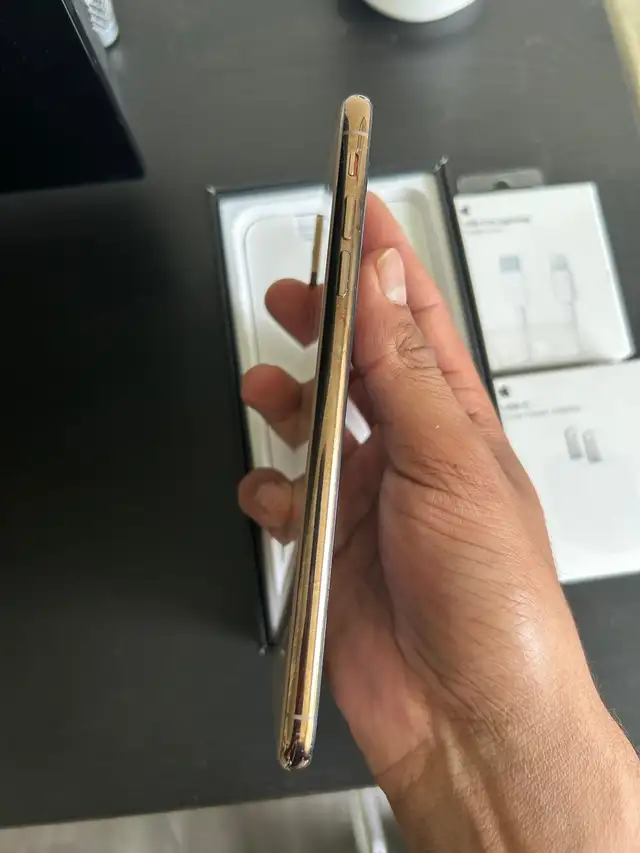 iPhone XS MAX 256GB Unlocked - Mint Condition! - Photo 5