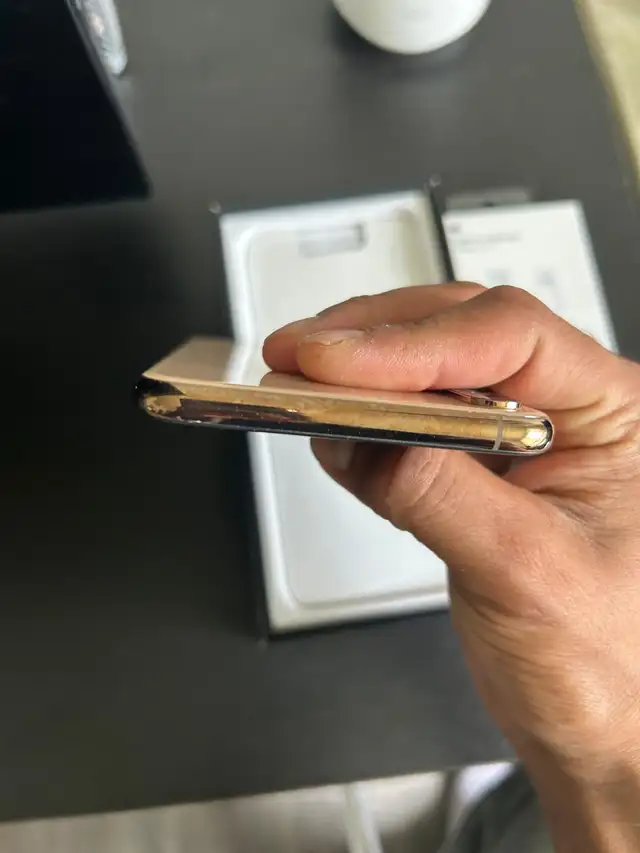 iPhone XS MAX 256GB Unlocked - Mint Condition! - Photo 6