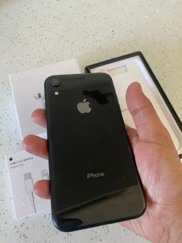 iPhone XS 256GB Unlocked - Mint Condition! - Photo 2