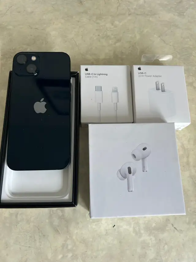 iPhone 13 128gb  80% battery Airpods/Fast Charger/Delivery