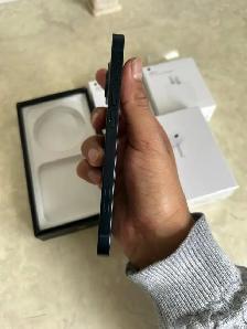 iPhone 13 128gb  80% battery Airpods/Fast Charger/Delivery - Photo 3