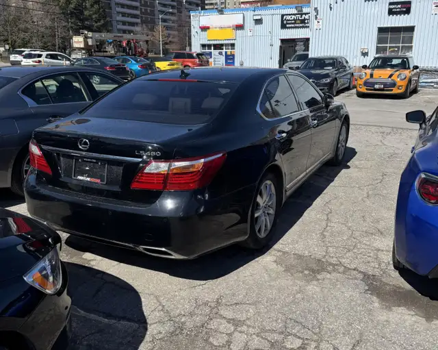 2011 Lexus LS 4dr Sdn 4.6L V8 - Photo 2