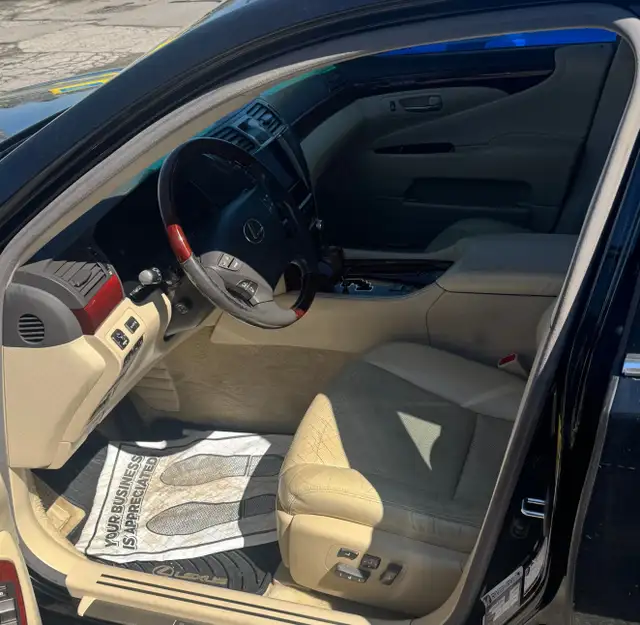 2011 Lexus LS 4dr Sdn 4.6L V8 - Photo 3