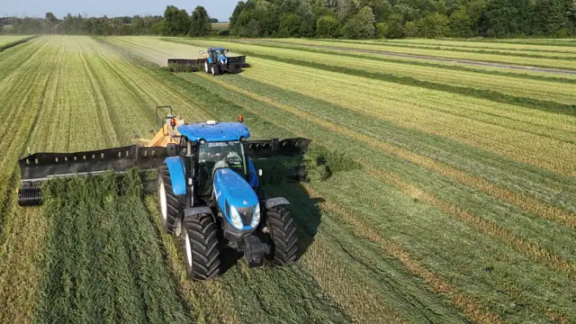 Custom Farming Operators - Photo 2