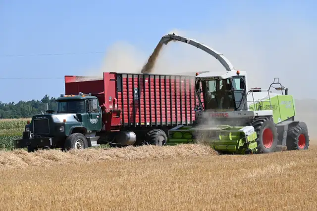 Custom Farming Operators - Photo 7