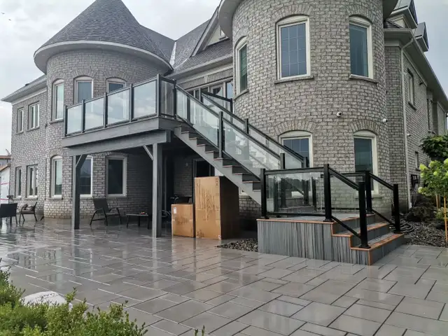 A professional crew to build Composite deck