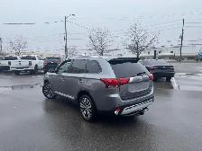2019 Mitsubishi Outlander ES AWD 7 PASS LEATHER SUNROOF B/SPOT L - Photo 5