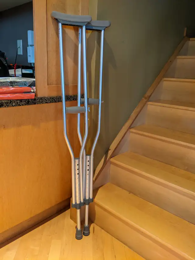 Guardian Medium Adult Aluminum Crutches (5’2" – 5’10") - Photo 2