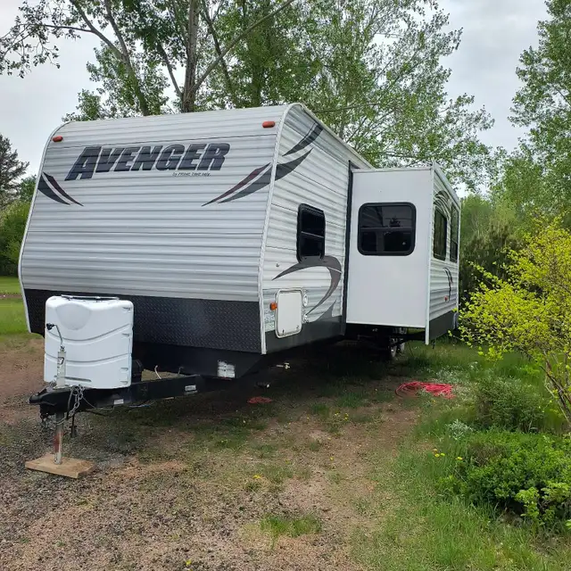 Travel Trailer - Photo 2