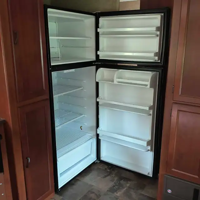 Travel Trailer - Photo 4