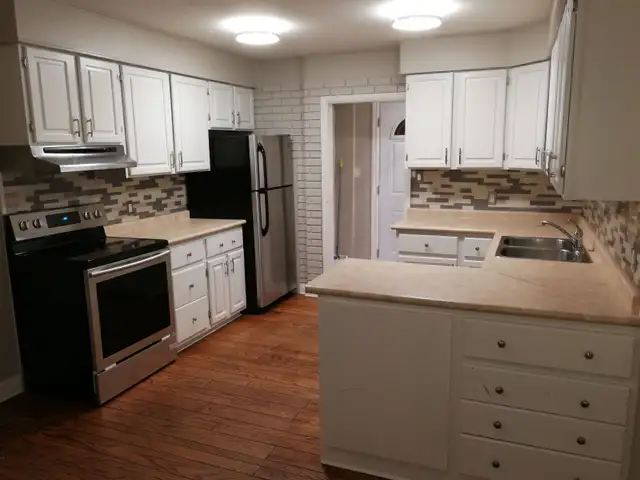 UWO Off-Campus 7 Bedrooms House for Rent - Photo 2