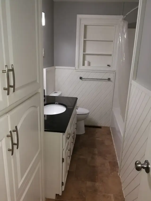 UWO Off-Campus 7 Bedrooms House for Rent - Photo 3