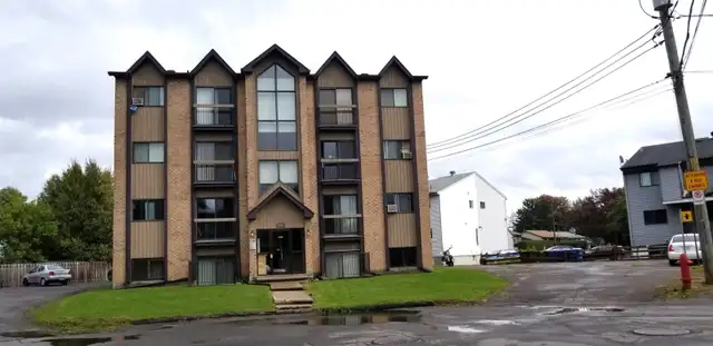 ST-JÉRÔME PETIT 3 1/2 1090$ MEUBLÉ/CHAUFFÉ/WIFI 1er juillet