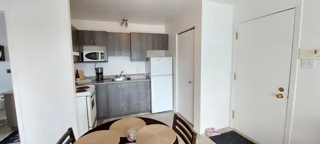 ST-JÉRÔME PETIT 3 1/2 1090$ MEUBLÉ/CHAUFFÉ/WIFI 1er juillet - Photo 4