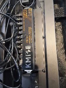 Large Pedal Board w/carrying case & 2 multi power adapters - Photo 4