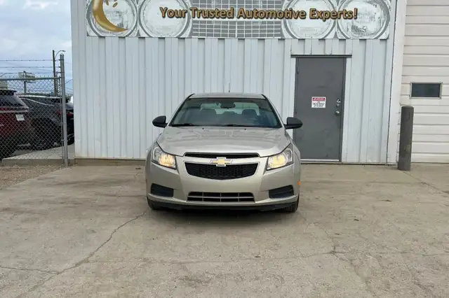 2011 Chevrolet Cruze 4dr Sdn LS  w/1SB - Photo 2