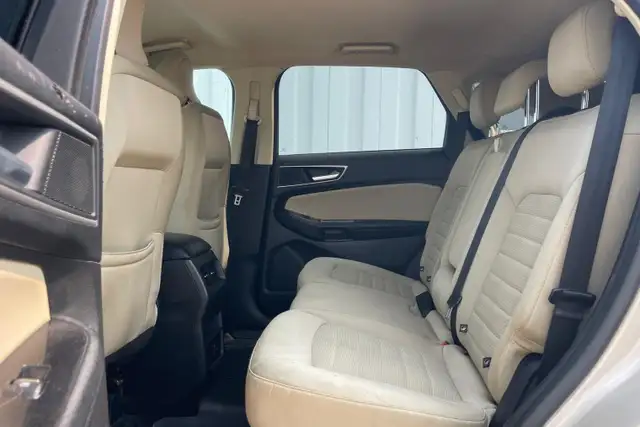 2017 Ford Edge 4dr SEL AWD - Photo 17