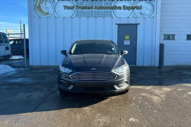 2018 Ford Fusion SE FWD - Photo 2