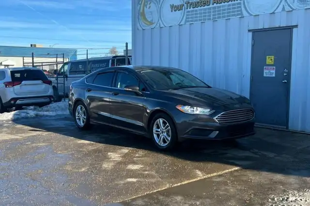 2018 Ford Fusion SE FWD - Photo 3