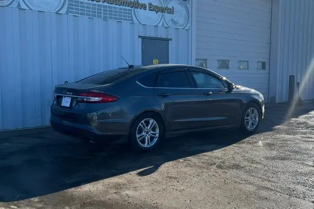 2018 Ford Fusion SE FWD - Photo 5
