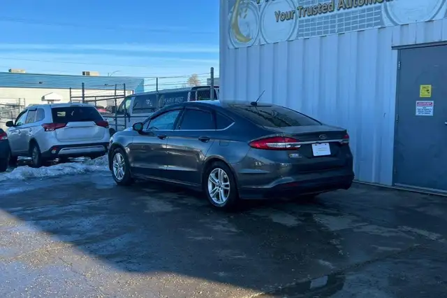 2018 Ford Fusion SE FWD - Photo 7