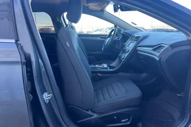 2018 Ford Fusion SE FWD - Photo 11