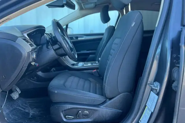 2018 Ford Fusion SE FWD - Photo 12