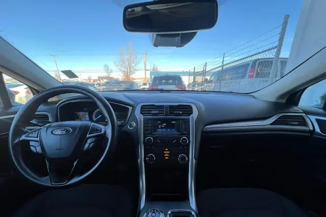 2018 Ford Fusion SE FWD - Photo 15