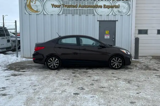 2015 Hyundai Accent 4dr Sdn Auto SE - Photo 4
