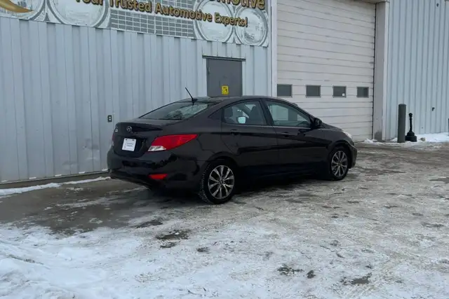 2015 Hyundai Accent 4dr Sdn Auto SE - Photo 5