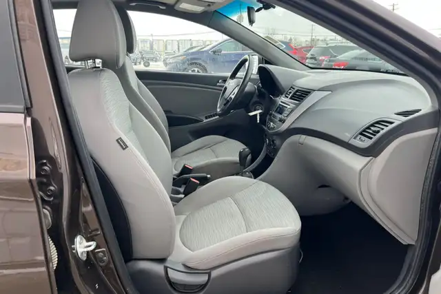 2015 Hyundai Accent 4dr Sdn Auto SE - Photo 12