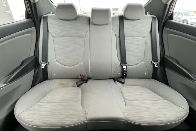 2015 Hyundai Accent 4dr Sdn Auto SE - Photo 16