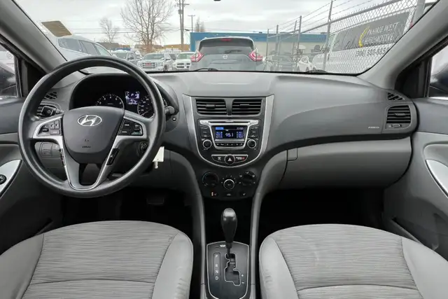 2015 Hyundai Accent 4dr Sdn Auto SE - Photo 17