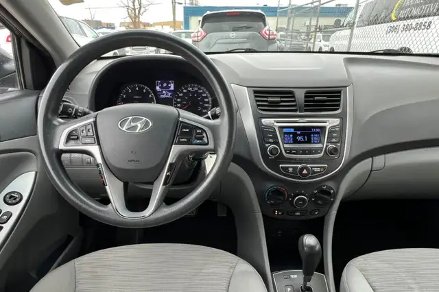 2015 Hyundai Accent 4dr Sdn Auto SE - Photo 18