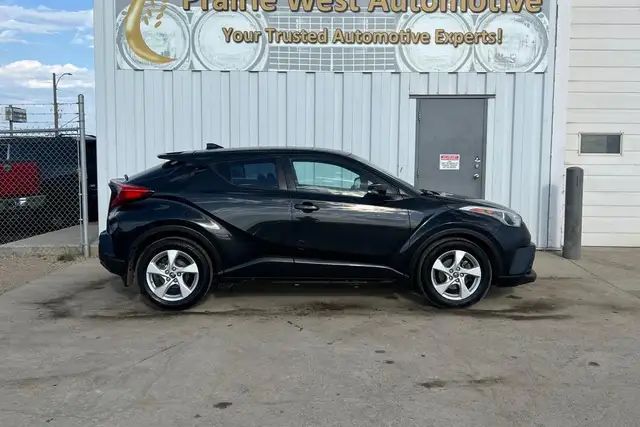 2018 Toyota C-HR FWD XLE - Photo 3
