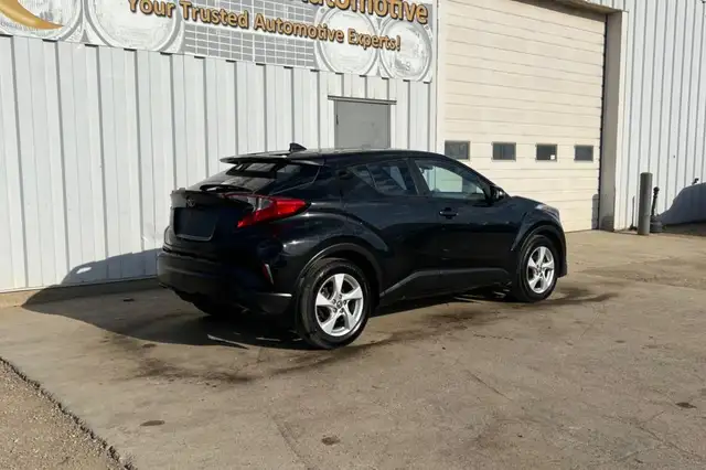 2018 Toyota C-HR FWD XLE - Photo 5
