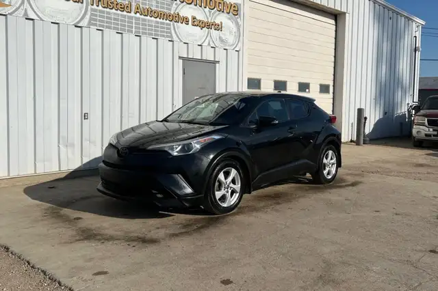 2018 Toyota C-HR FWD XLE - Photo 9