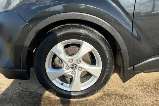 2018 Toyota C-HR FWD XLE - Photo 10